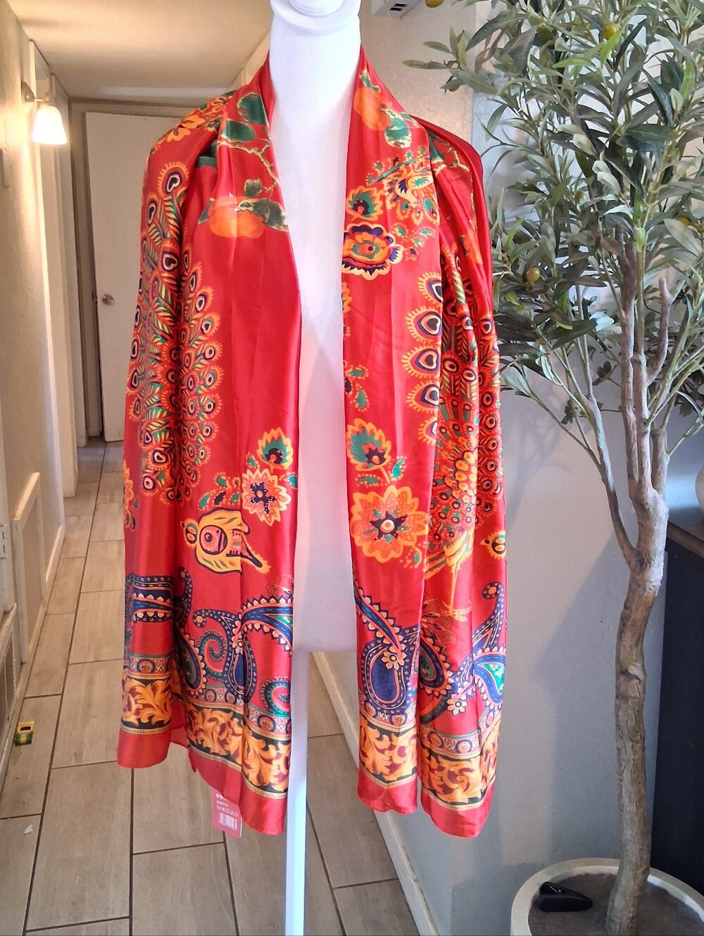 Si Na Yu Scarf 100%Silk Peacock Pailey Satin Red Artsy Indian Hawaiian Elegan - Picture 5 of 14